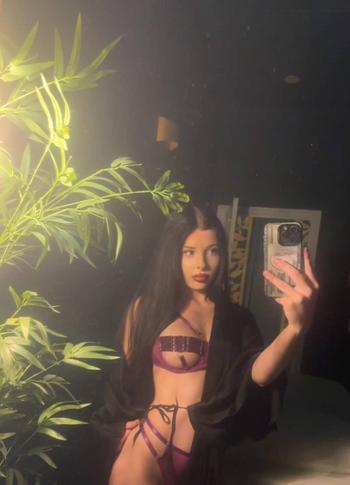 Sierra snoww, 18 Caucasian/White female escort, London ON