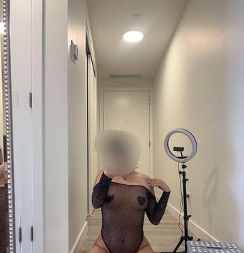 Ella, 27 Caucasian/White female escort, London ON