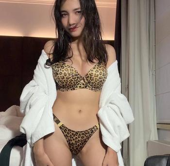 Samya, 23 Indo Canadian female escort, London ON