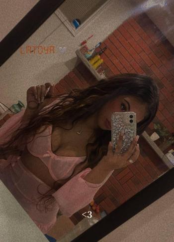 Karolina, 23 Latino/Hispanic female escort, London ON